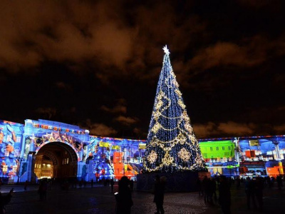 Фото Световое шоу на Дворцовой площади Полетели в Новый год